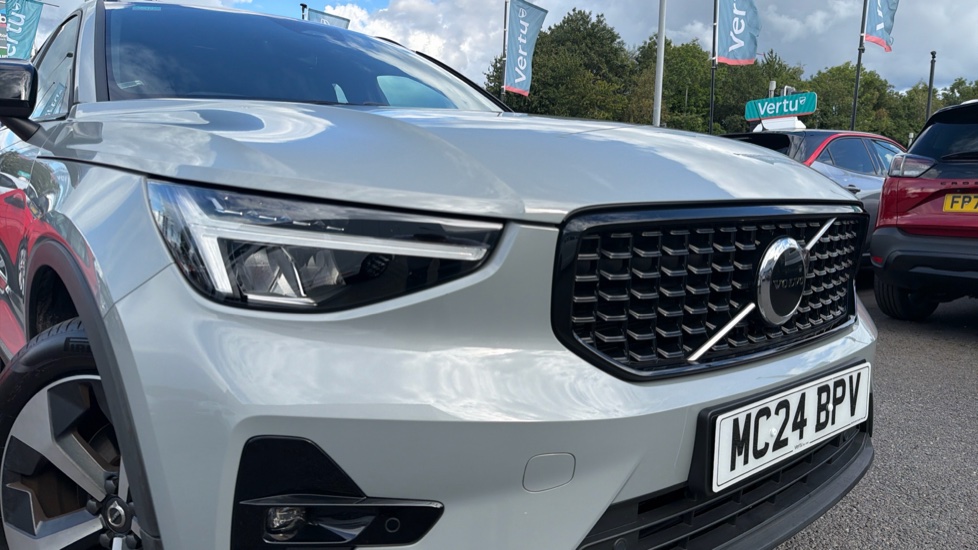 Volvo XC40 2.0 B3P Plus Dark 5dr Auto Petrol Estate - Image 24
