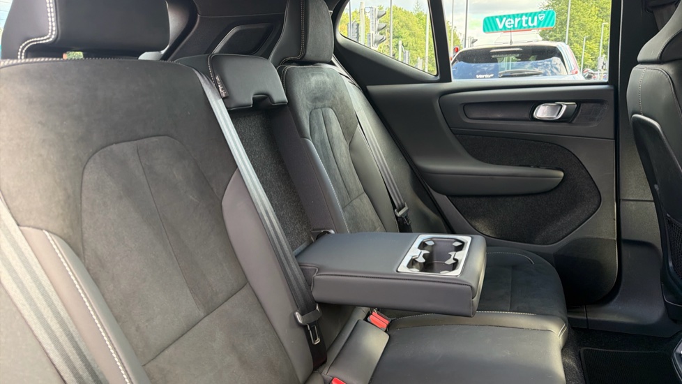 Volvo XC40 2.0 B3P Plus Dark 5dr Auto Petrol Estate - Image 31