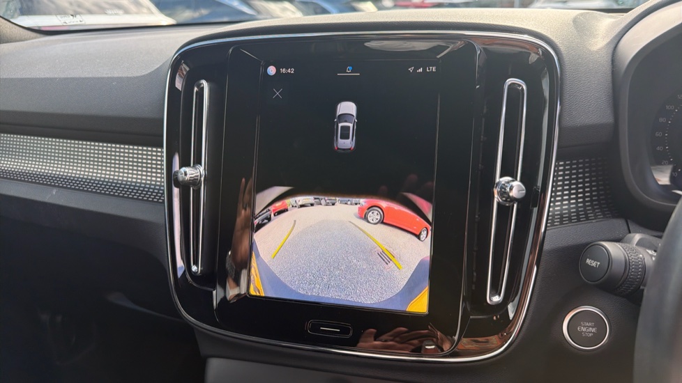 Volvo XC40 2.0 B3P Plus Dark 5dr Auto Petrol Estate - Image 35