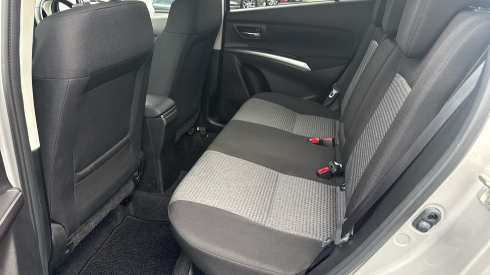 Suzuki S-Cross 1.4 Boosterjet 48V Hybrid Motion 5dr Petrol Hatchback - Image 17