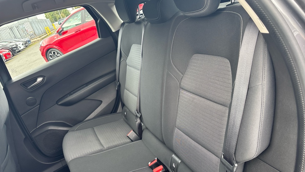 Renault Arkana 1.6 E-TECH Hybrid 145 Iconic 5dr Auto Hybrid Estate - Image 21