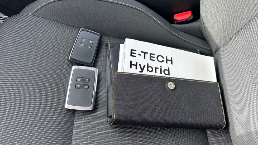 Renault Arkana 1.6 E-TECH Hybrid 145 Iconic 5dr Auto Hybrid Estate - Image 27