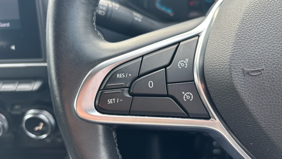 Renault Arkana 1.6 E-TECH Hybrid 145 Iconic 5dr Auto Hybrid Estate - Image 13