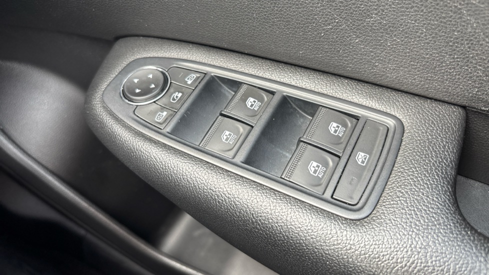 Renault Arkana 1.6 E-TECH Hybrid 145 Iconic 5dr Auto Hybrid Estate - Image 18