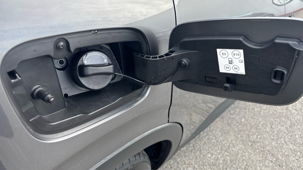 Renault Arkana 1.6 E-TECH Hybrid 145 Iconic 5dr Auto Hybrid Estate - Image 33