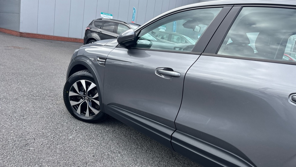 Renault Arkana 1.6 E-TECH Hybrid 145 Iconic 5dr Auto Hybrid Estate - Image 36
