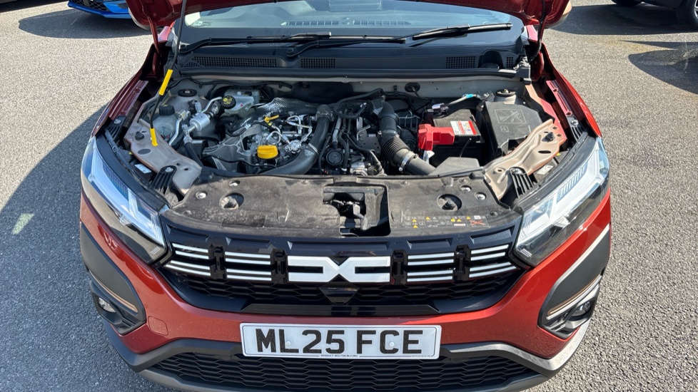 Dacia Jogger 1.0 TCe Extreme 5dr Petrol Estate - Image 32