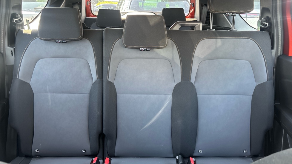 Dacia Jogger 1.0 TCe Extreme 5dr Petrol Estate - Image 24