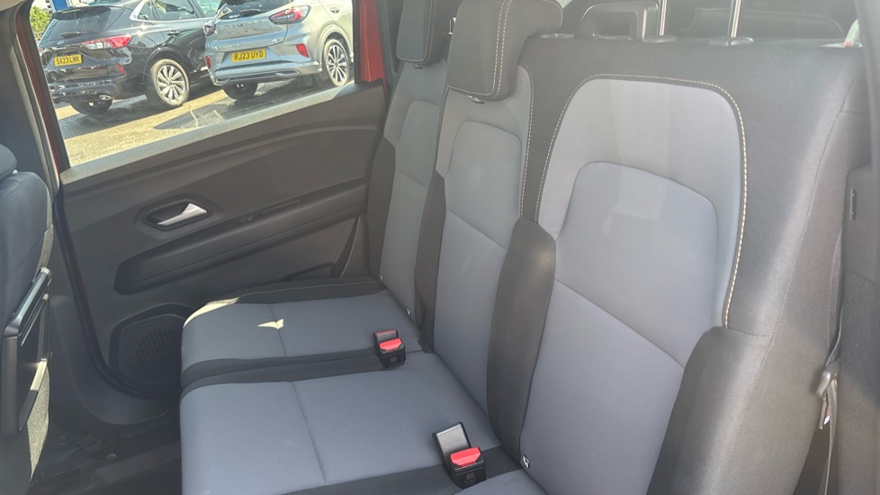 Dacia Jogger 1.0 TCe Extreme 5dr Petrol Estate - Image 25