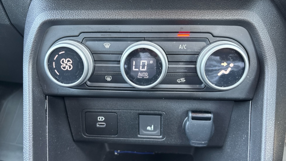 Dacia Jogger 1.0 TCe Extreme 5dr Petrol Estate - Image 14