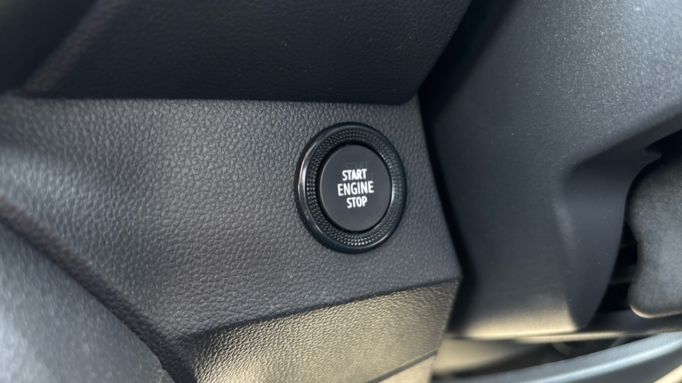 Dacia Jogger 1.0 TCe Extreme 5dr Petrol Estate - Image 44