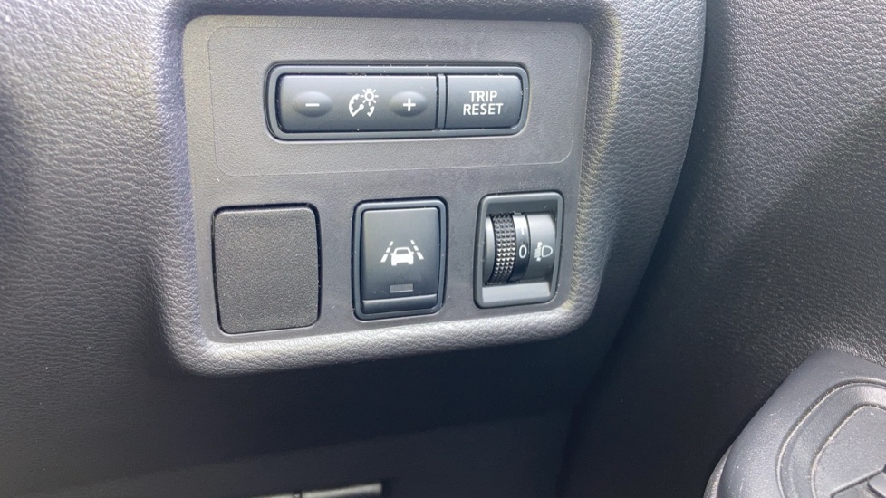 Nissan Micra 1.0 IG 71 Acenta 5dr Petrol Hatchback - Image 29