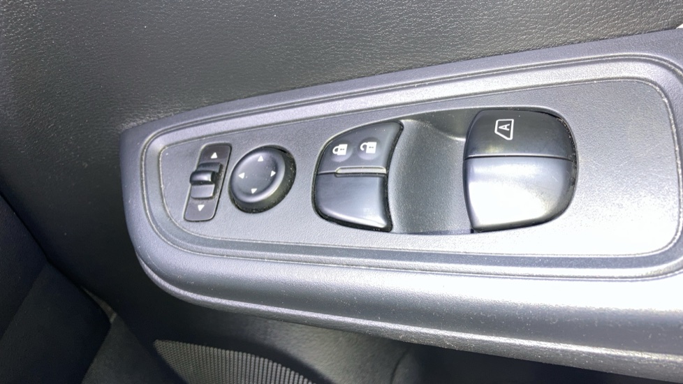 Nissan Micra 1.0 IG 71 Acenta 5dr Petrol Hatchback - Image 30