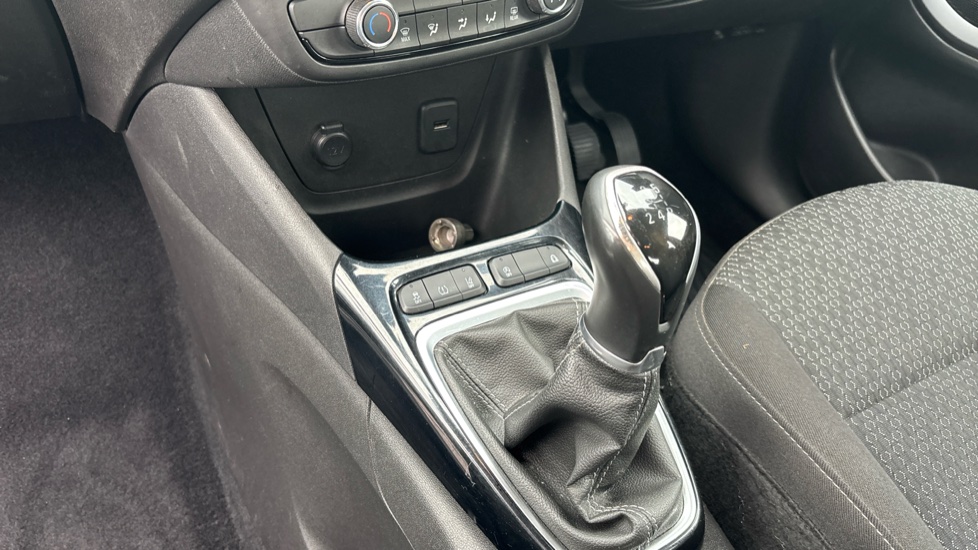 Vauxhall Crossland 1.2 Design 5dr Petrol Hatchback - Image 15