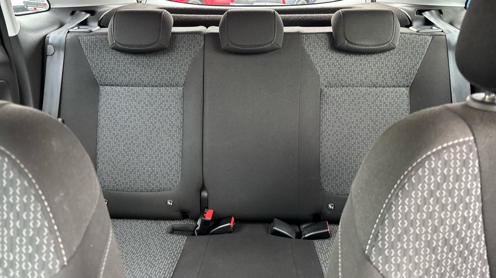Vauxhall Crossland 1.2 Design 5dr Petrol Hatchback - Image 17