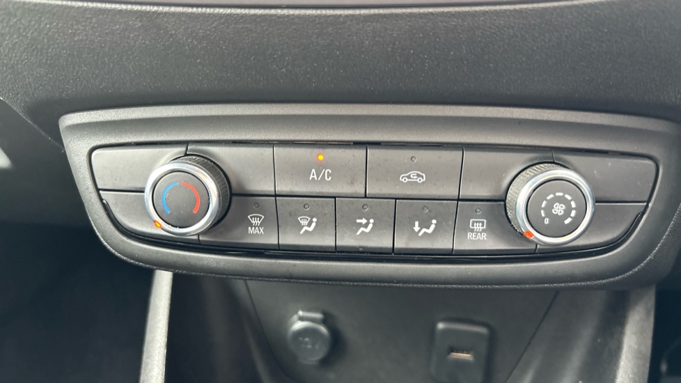 Vauxhall Crossland 1.2 Design 5dr Petrol Hatchback - Image 30