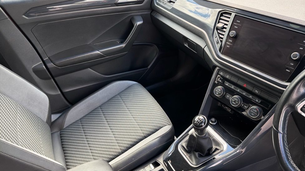 Volkswagen T-Roc 1.5 TSI EVO R-Line 5dr Petrol Hatchback - Image 14