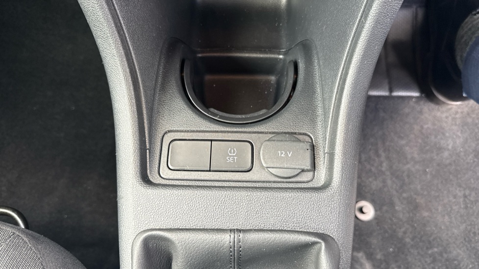 Volkswagen Up 1.0 Move Up 5dr Petrol Hatchback - Image 26