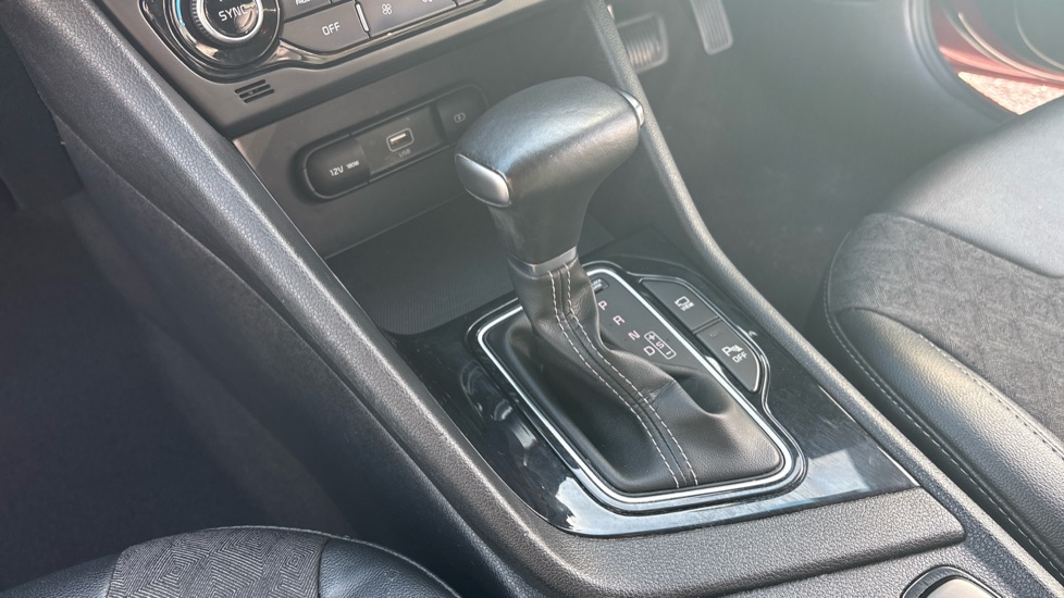 Kia Niro 1.6 GDi Hybrid Connect 5dr DCT Hybrid Estate - Image 16
