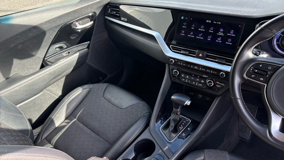 Kia Niro 1.6 GDi Hybrid Connect 5dr DCT Hybrid Estate - Image 17