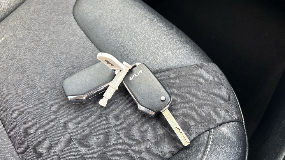 Kia Niro 1.6 GDi Hybrid Connect 5dr DCT Hybrid Estate - Image 23