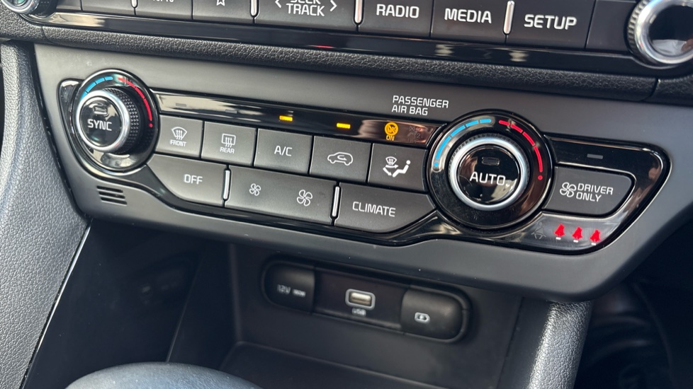 Kia Niro 1.6 GDi Hybrid Connect 5dr DCT Hybrid Estate - Image 53