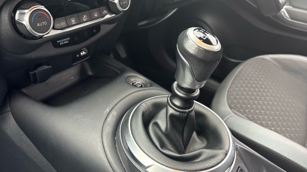 Nissan Juke 1.0 DiG-T 114 N-Connecta 5dr Petrol Hatchback - Image 16