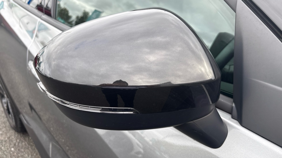 Nissan Juke 1.0 DiG-T 114 N-Connecta 5dr Petrol Hatchback - Image 27
