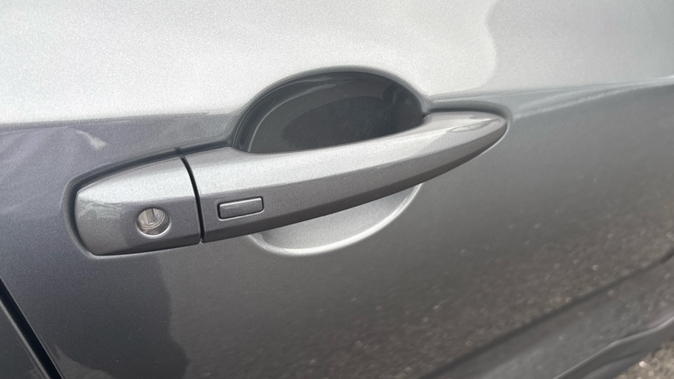 Nissan Juke 1.0 DiG-T 114 N-Connecta 5dr Petrol Hatchback - Image 28