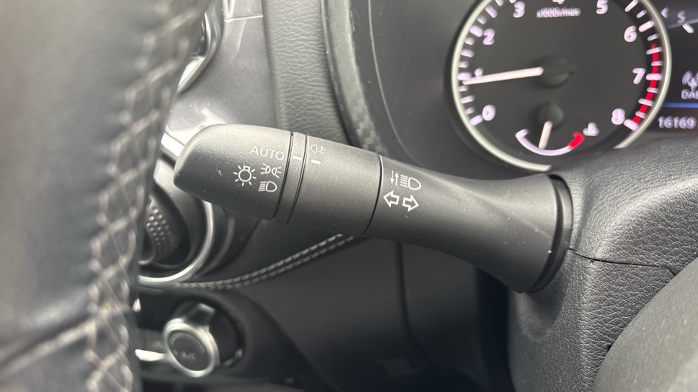 Nissan Juke 1.0 DiG-T 114 N-Connecta 5dr Petrol Hatchback - Image 37