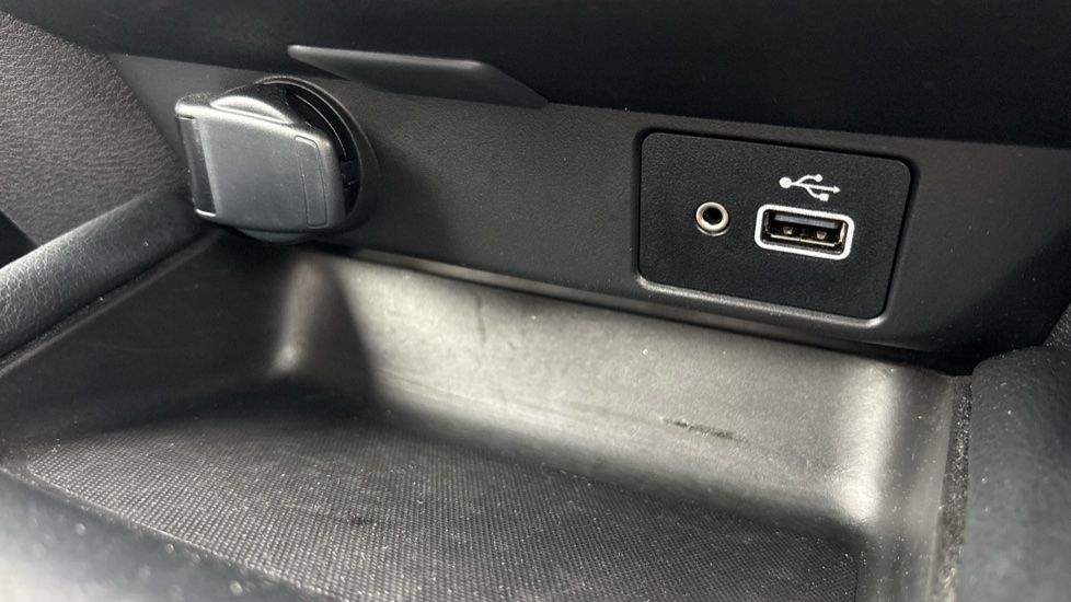 Nissan Juke 1.0 DiG-T 114 N-Connecta 5dr Petrol Hatchback - Image 40