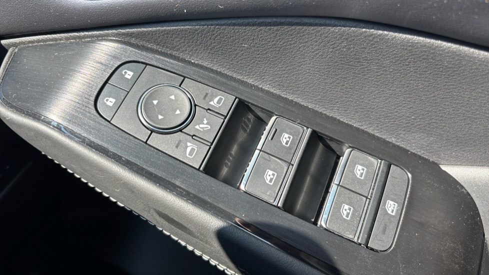 Nissan Qashqai 1.5 E-Power Tekna 5dr Auto Hybrid Hatchback - Image 29