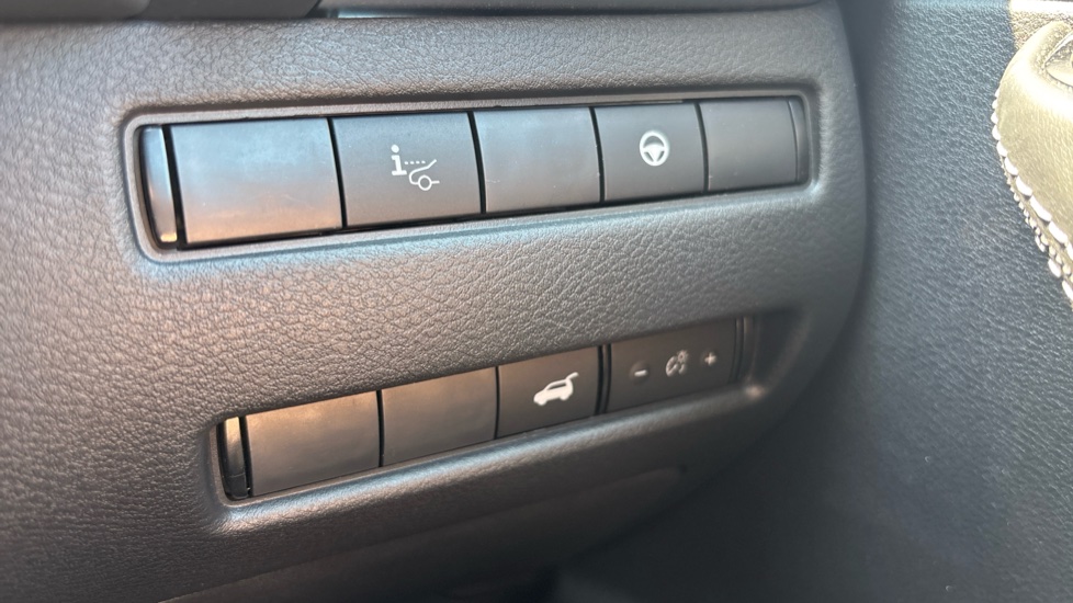 Nissan Qashqai 1.5 E-Power Tekna 5dr Auto Hybrid Hatchback - Image 30