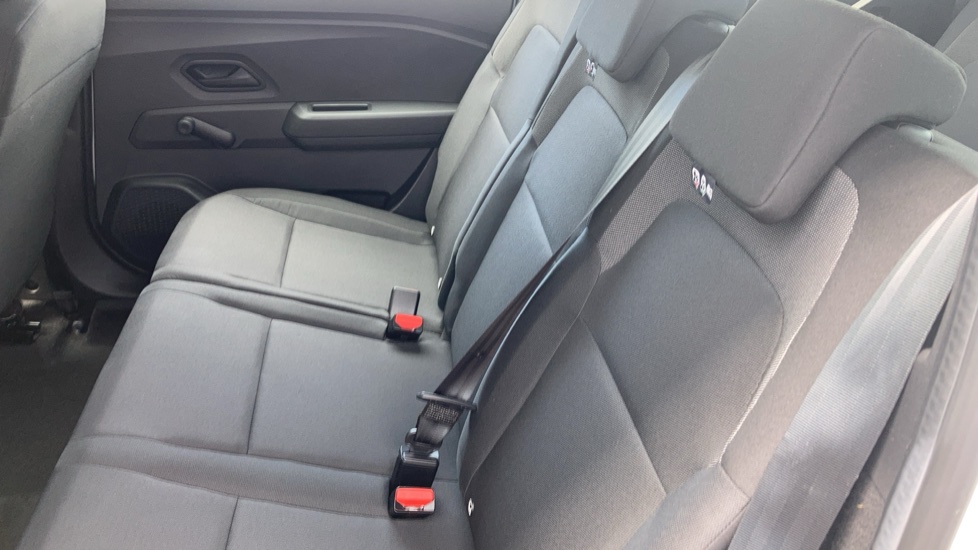 Dacia Jogger 1.0 TCe Essential 5dr Petrol Estate - Image 18