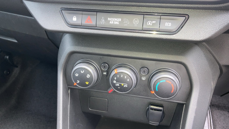 Dacia Jogger 1.0 TCe Essential 5dr Petrol Estate - Image 23