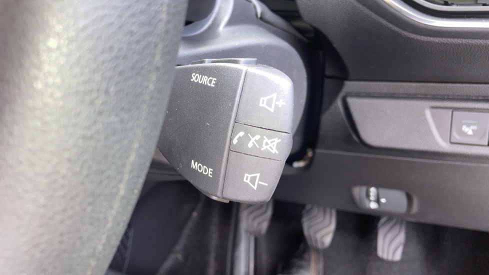 Dacia Jogger 1.0 TCe Essential 5dr Petrol Estate - Image 28