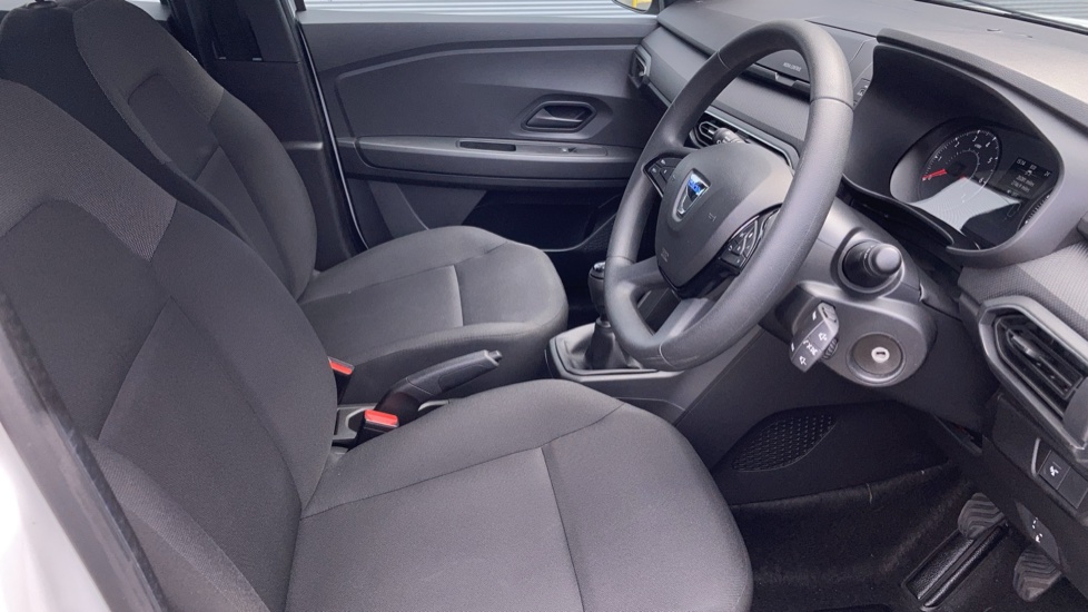Dacia Jogger 1.0 TCe Essential 5dr Petrol Estate - Image 30