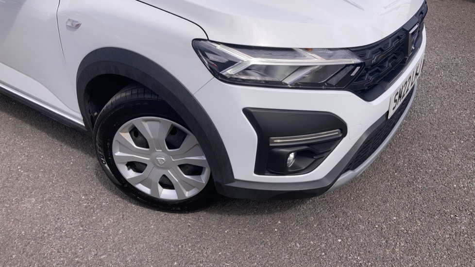 Dacia Jogger 1.0 TCe Essential 5dr Petrol Estate - Image 32