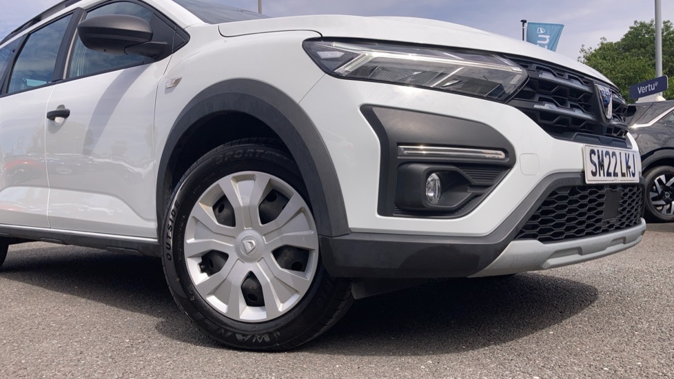 Dacia Jogger 1.0 TCe Essential 5dr Petrol Estate - Image 33