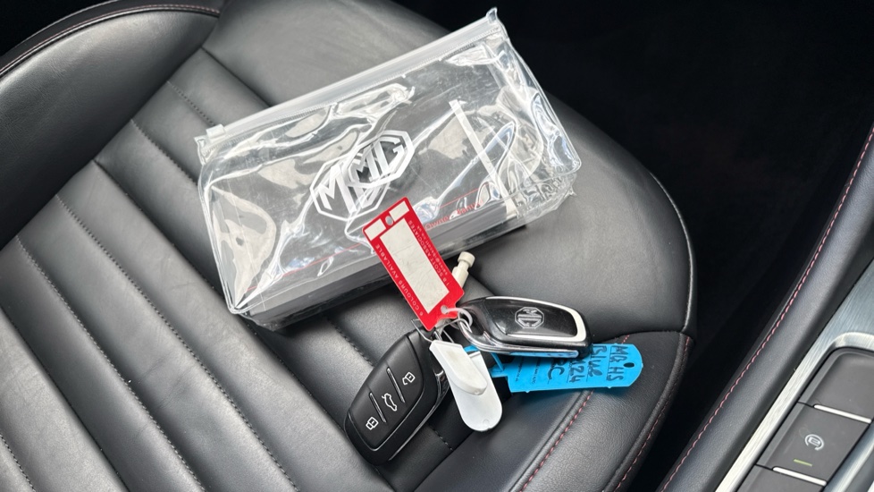 MG HS 1.5 T-GDI Trophy 5dr Petrol Hatchback - Image 30