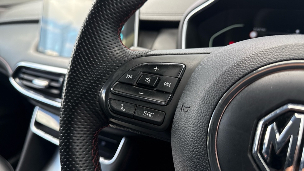 MG HS 1.5 T-GDI Trophy 5dr Petrol Hatchback - Image 16
