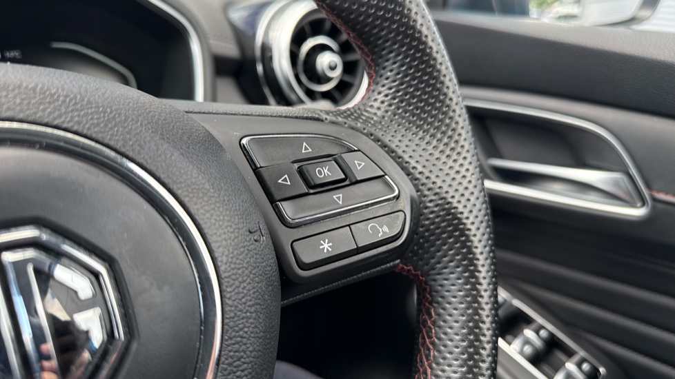 MG HS 1.5 T-GDI Trophy 5dr Petrol Hatchback - Image 17