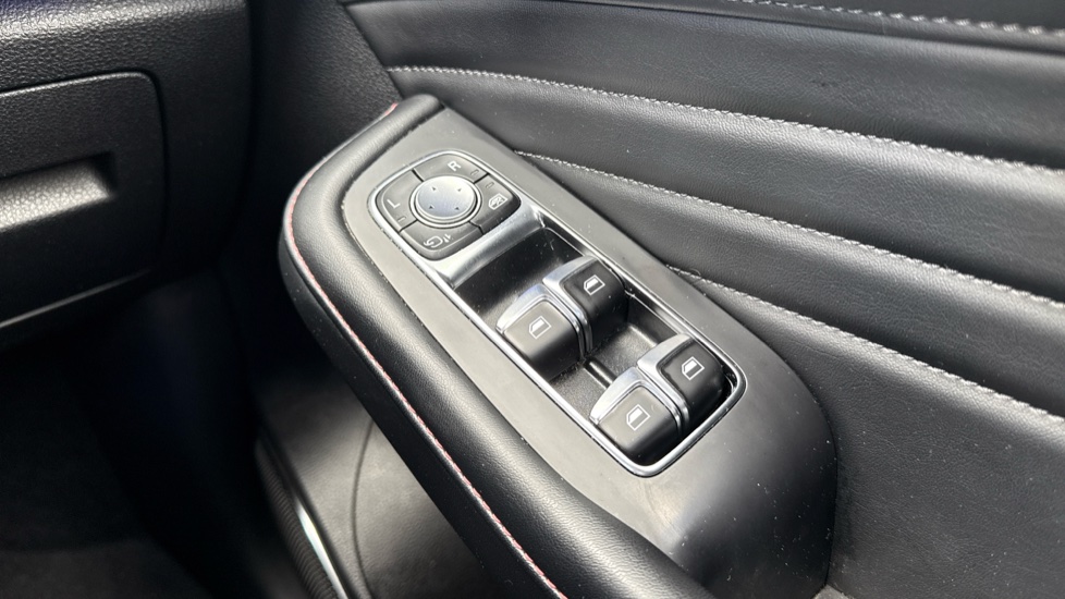 MG HS 1.5 T-GDI Trophy 5dr Petrol Hatchback - Image 19