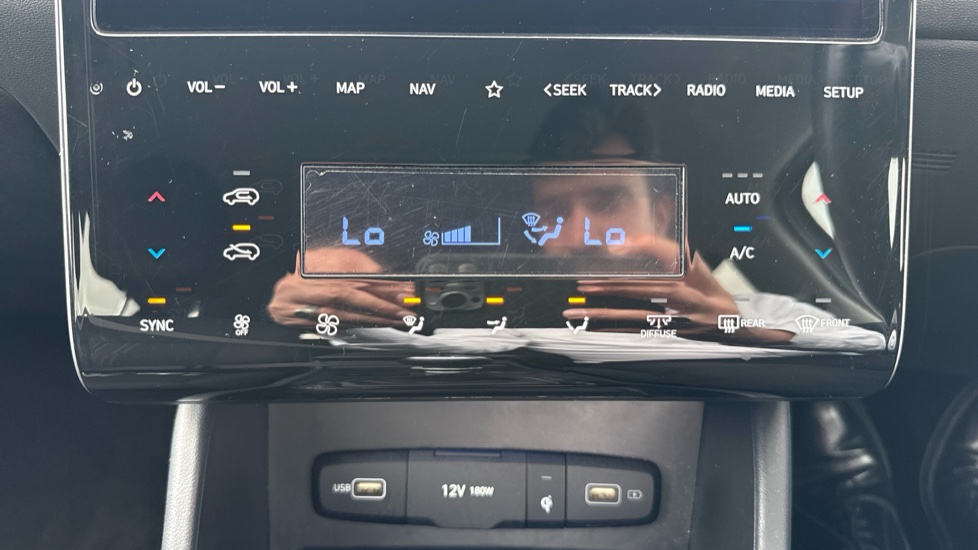 Hyundai TUCSON 1.6 TGDi Premium 5dr 2WD Petrol Estate - Image 31