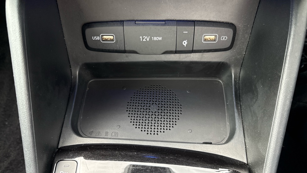 Hyundai TUCSON 1.6 TGDi Premium 5dr 2WD Petrol Estate - Image 32