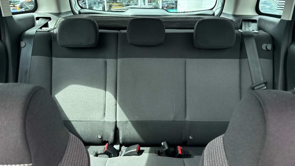 Citroen C3 Aircross 1.2 PureTech 110 C-Series Edition 5dr Petrol Hatchback - Image 21