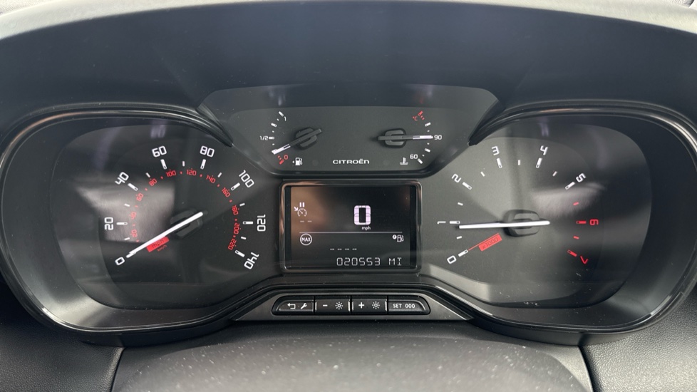 Citroen C3 Aircross 1.2 PureTech 110 C-Series Edition 5dr Petrol Hatchback - Image 24