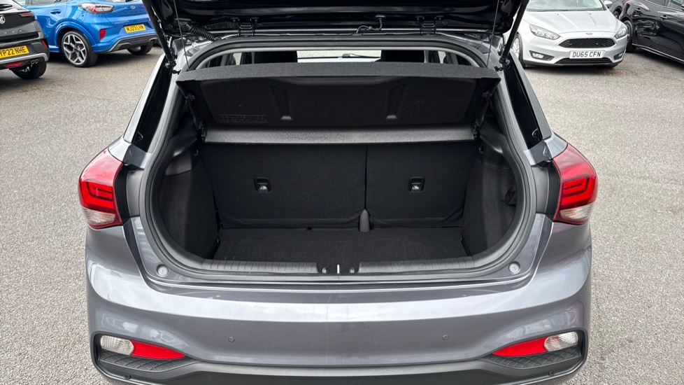 Hyundai i20 1.2 MPi Play 5dr Petrol Hatchback - Image 4