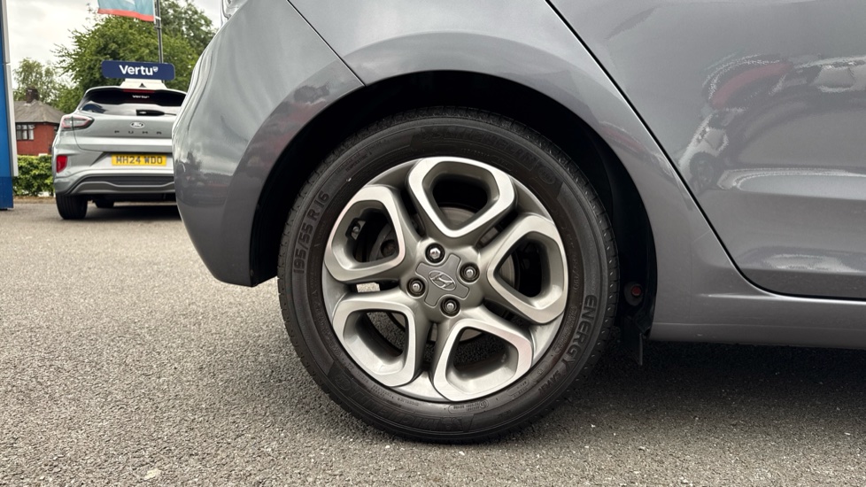 Hyundai i20 1.2 MPi Play 5dr Petrol Hatchback - Image 8