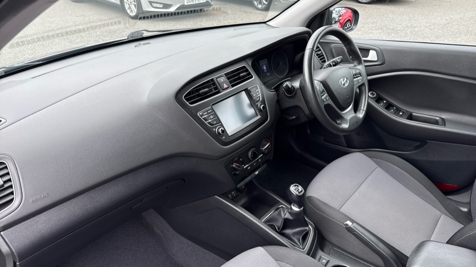 Hyundai i20 1.2 MPi Play 5dr Petrol Hatchback - Image 10